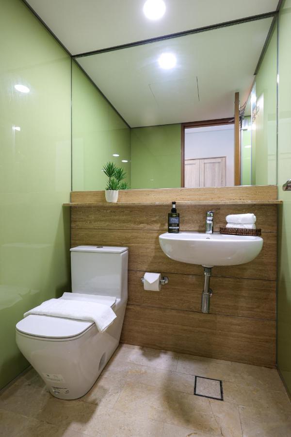Sky Suite Klcc, Calm Sojourn Kuala Lumpur Exterior photo